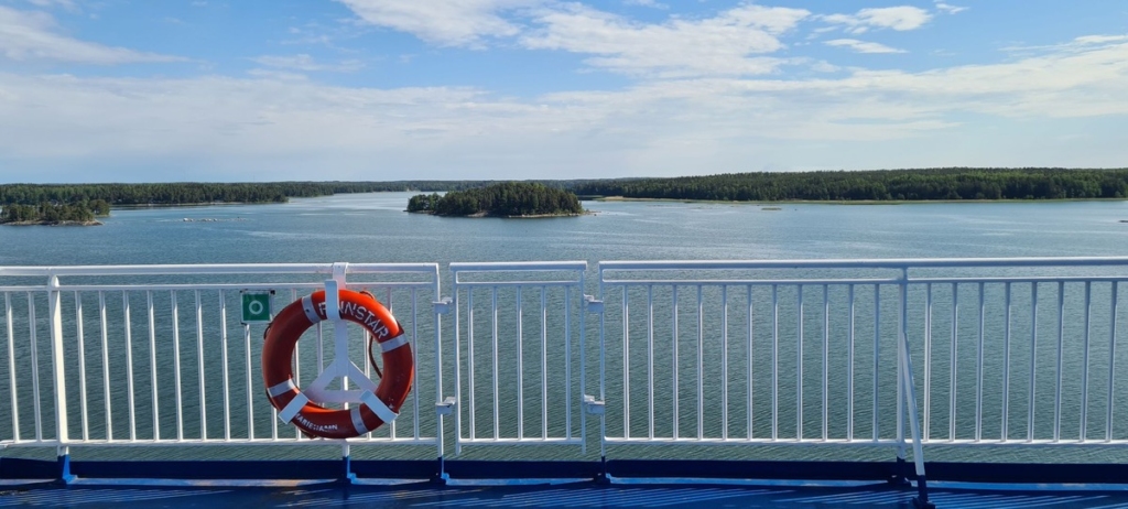 Uitzicht op Finland vanaf de boot